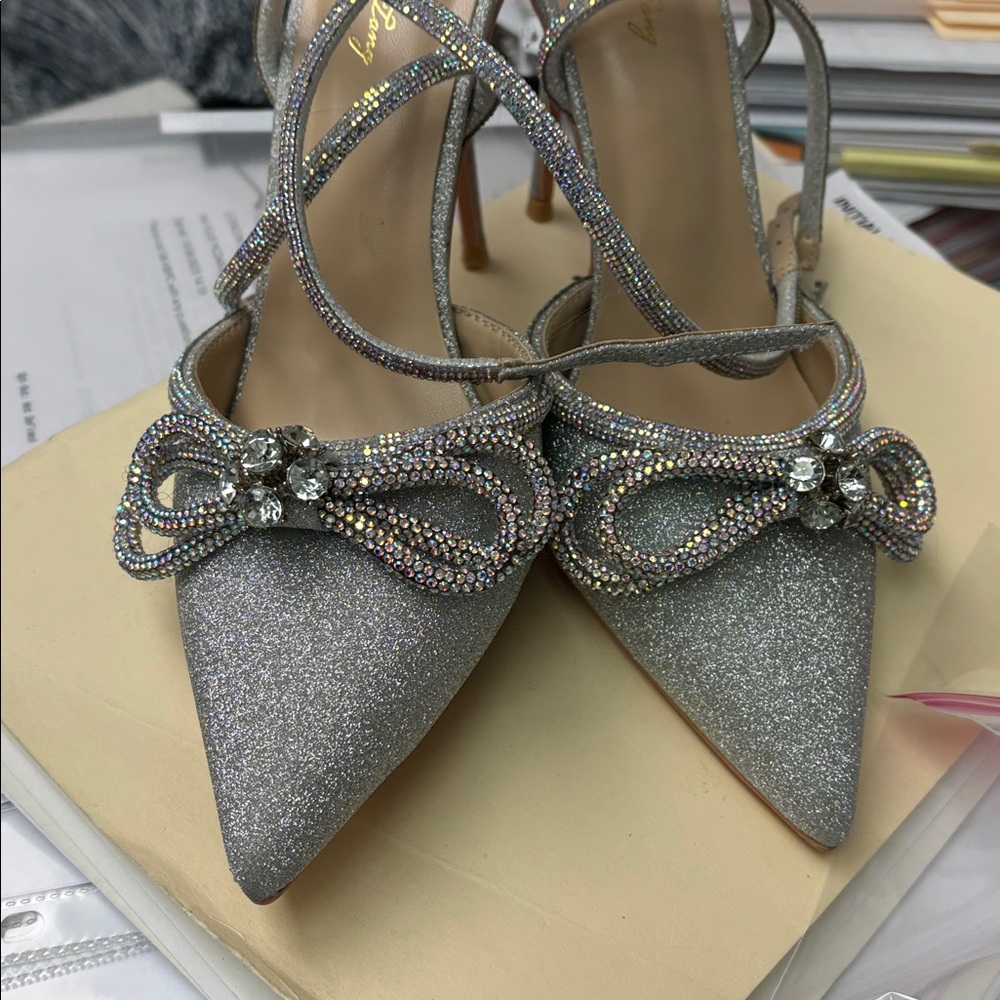 Chic Silver Heels with Rhinestone Bow - Picture 5 of 7